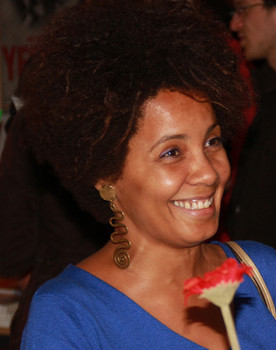 Pocas Pascoal as Narrator