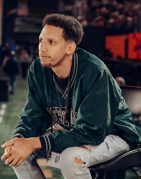 Benjamin Skinner as Ben