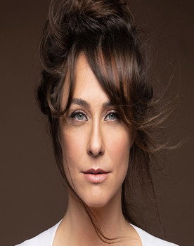 קרן פלס as שופטת