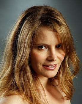 Jennifer Jason Leigh