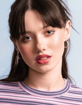 Violet McGraw as Violet Pierce