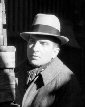 Antonio Martínez as César Valente / Manuel Fernandes