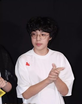 Wang Longshuo as Young Lang Lang