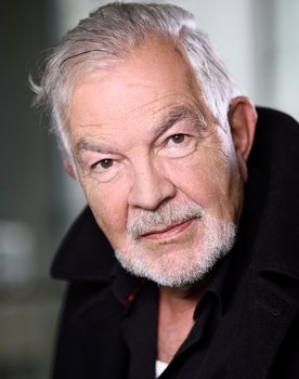 Claus Wilcke as Peter Streussel