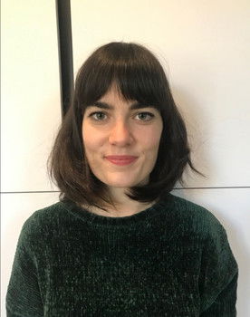 Céleste Pierron as Lola