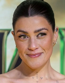 Esmée van Kampen as Janice