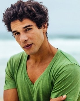 João Henrique Gago as Valdo