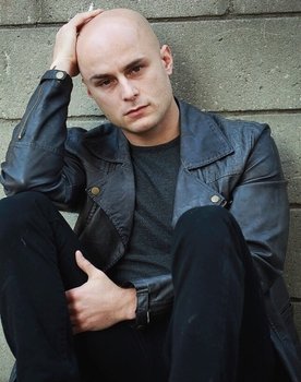 Jesse O'Neill as Xander