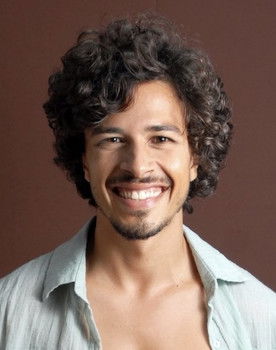 Luan Brum as André 'Dedé' Duarte