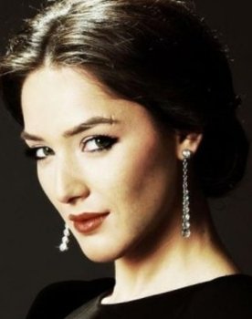 Hürriyet Özkılıç as Melek