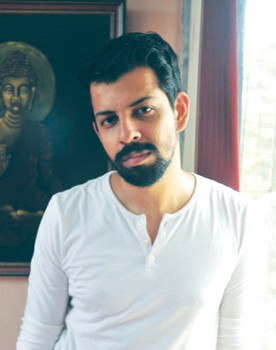 Bejoy Nambiar as Cameo as Bus Passenger