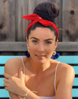 Brytni Jean as Holly