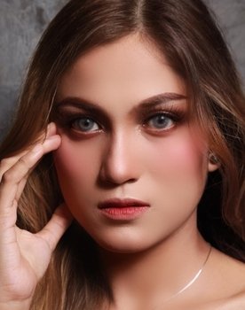 Evelyn Aurora as Jane