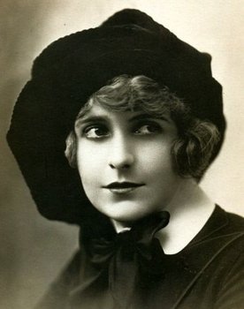 Pearl White as Pauline Marvin