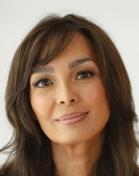 Elaine Del Valle as Aunt Carmen