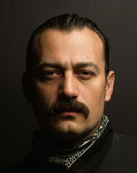Ervin Bejleri as Simoni