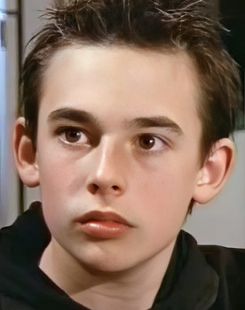 Luke O'Loughlin as Charles 'Chuck' Finn