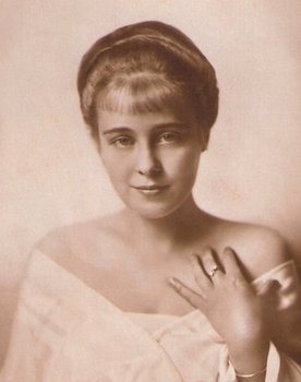 Käthe Haack as Domina