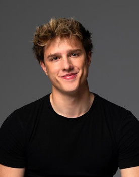 Nuno Gallego as Darío