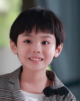Zhang Bowen as Lu Xiaobei (child)