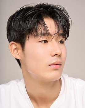Jae Woo Yang as Kang