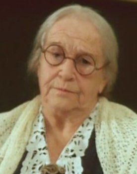 Yelena Bogdanova as Old Woman