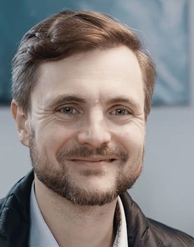 Phil Laude as Chris