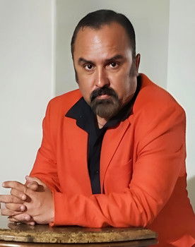 Luis Huizar as Arturo Toscano
