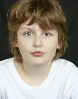 Ludwig Samuel Ott as Pip (als Kind)