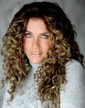 Sabine Moussier as Oralia