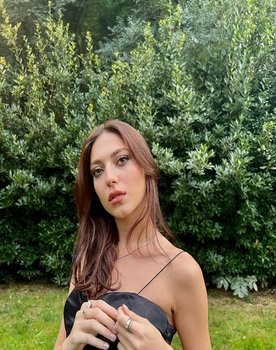 Merve Honca as Simay