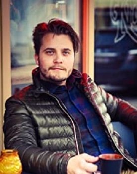 Bjørn Alexander as Finn