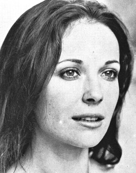 Cristina Galbó as María Vilalta