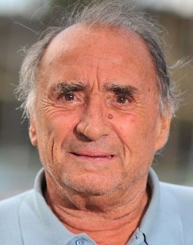 Claude Brasseur as Le maton chef