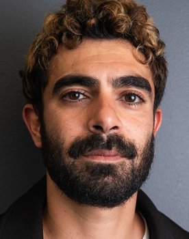 Hasan Akil as Raja (Young)