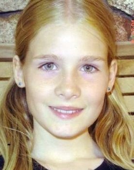 Marie Martin as Léa