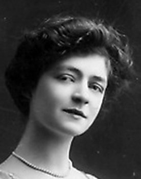 Marcelle Géniat as Véronique