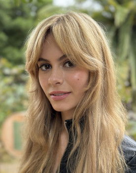 Lou Lou Safran as Holle