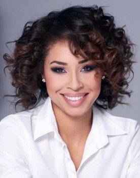 Omenaa Mensah as Herself - Team "Pogodni"