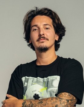 Alex Garcia Mallarini as Camilas Friend
