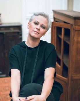 Gintarė Latvėnaitė as Kazlauskienė