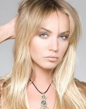 Alexandria Everett as Barbie