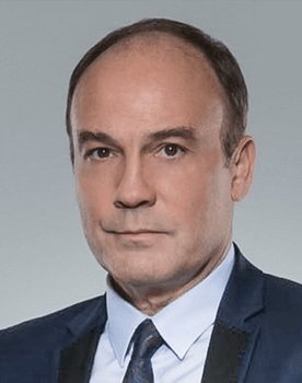 Mahir Günşiray as Hazım Egemen