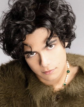 Benjamin De Almeida as Contest Attendee