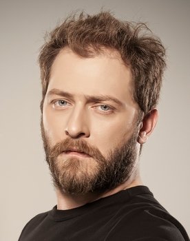 Alican Yücesoy as Uğur