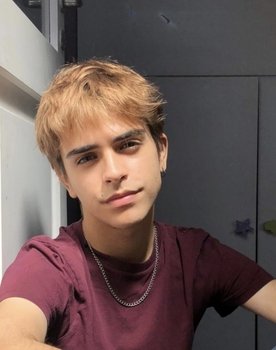 Joaquín Reffico as Zeki