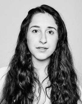 Mechi Lakatos as 