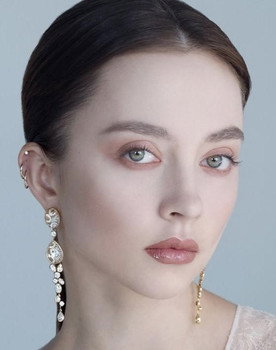 Anastasia Shevtsova as Вика