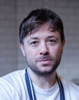 Tom Geoffrey as Scott