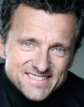 Stéphane Roux as Additional Voice (voice)